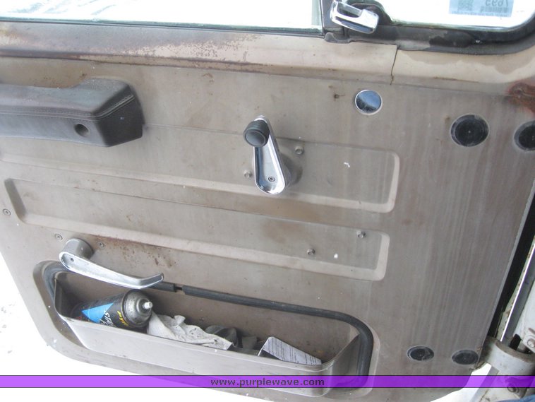 image for item 7695 1979 International semi truck