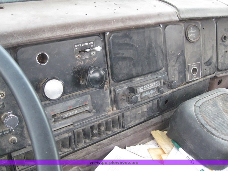 image for item 7695 1979 International semi truck