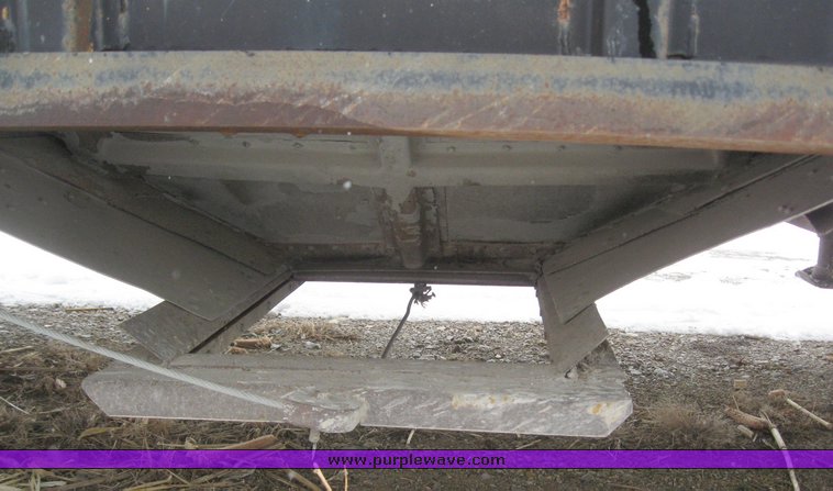 image for item 7696 1974 Cornhusker 800 38' grain trailer