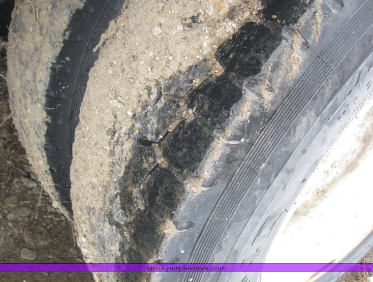 image for item 7696 1974 Cornhusker 800 38' grain trailer