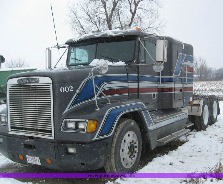 image for item 7698 1994 Freightliner Conventional FLD120 semi truck