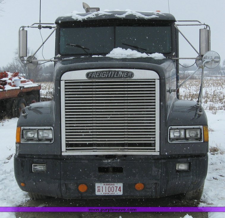 image for item 7698 1994 Freightliner Conventional FLD120 semi truck