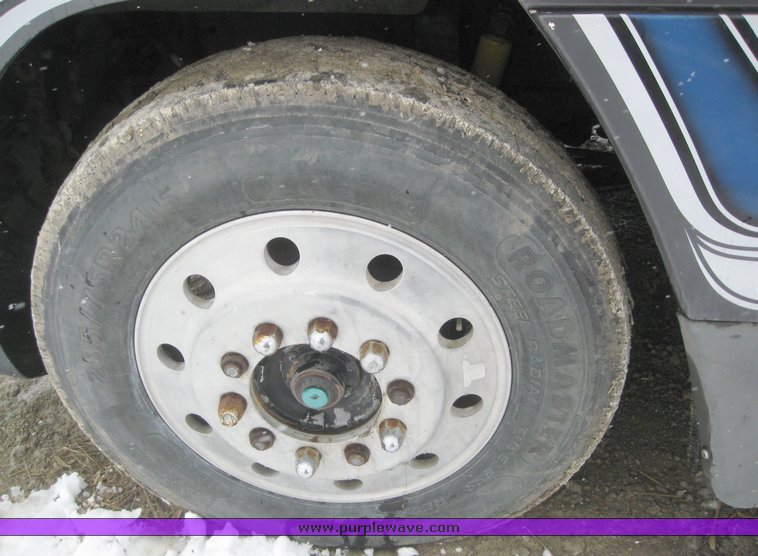 image for item 7698 1994 Freightliner Conventional FLD120 semi truck