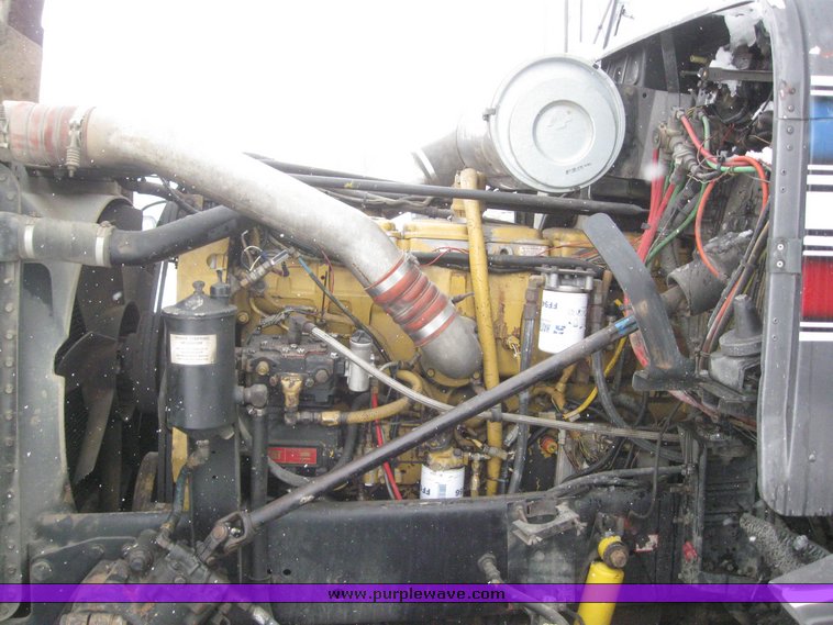 image for item 7698 1994 Freightliner Conventional FLD120 semi truck