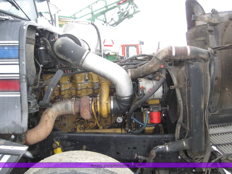 image for item 7698 1994 Freightliner Conventional FLD120 semi truck