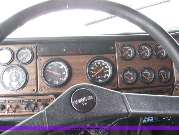 image for item 7698 1994 Freightliner Conventional FLD120 semi truck