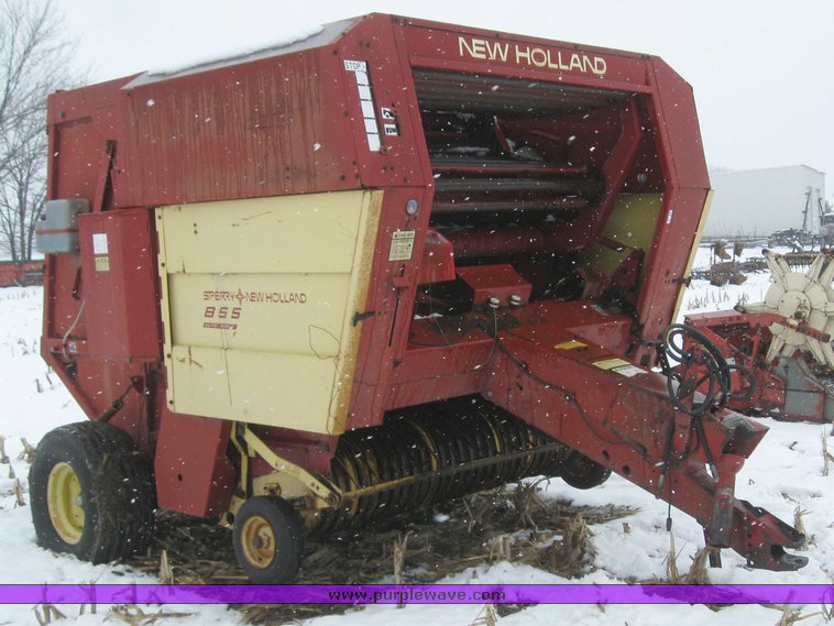 image for item 7701 1984 New Holland 855 round baler