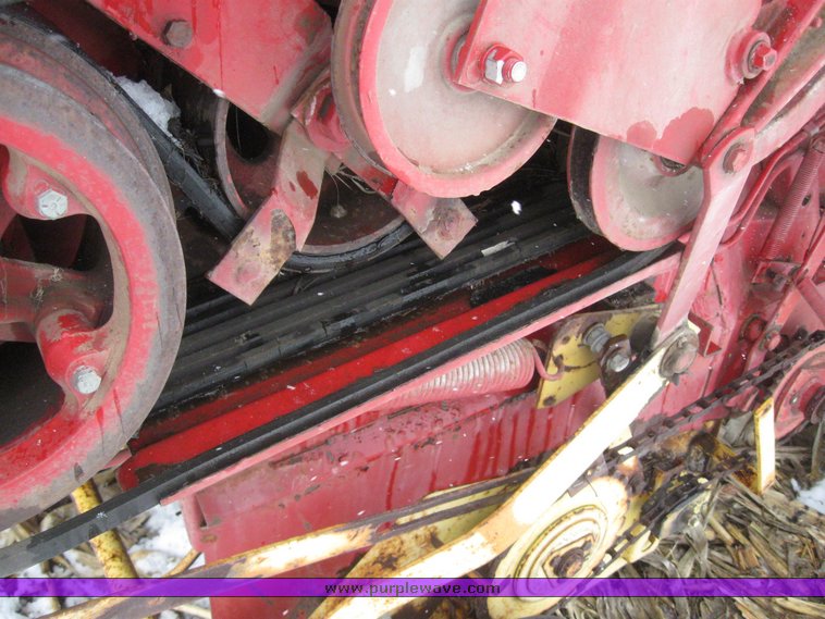 image for item 7701 1984 New Holland 855 round baler