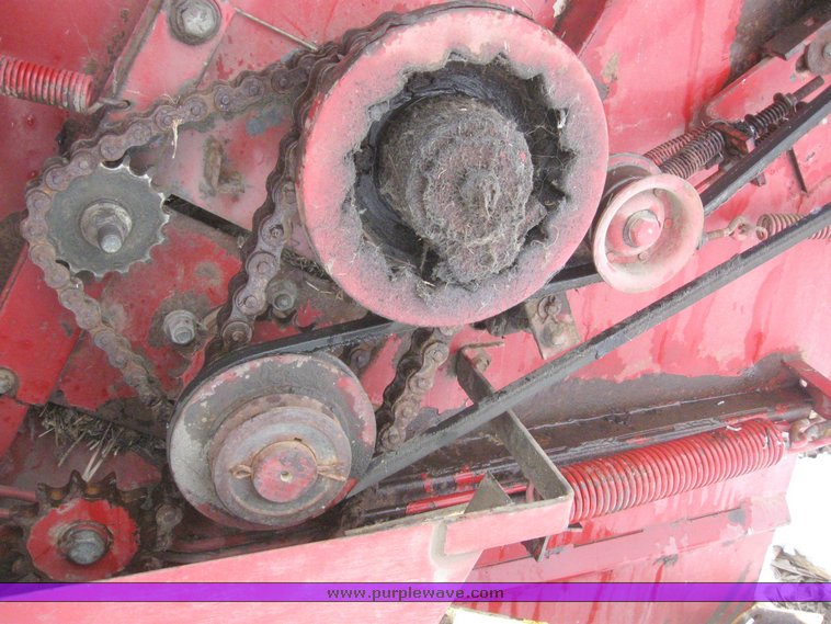 image for item 7701 1984 New Holland 855 round baler