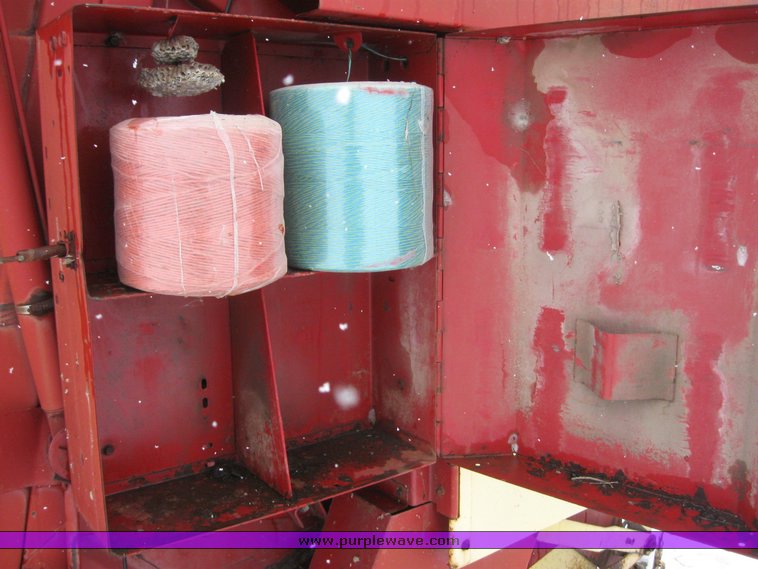 image for item 7701 1984 New Holland 855 round baler