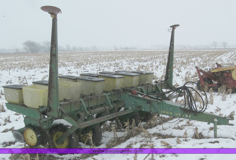 image for item 7704 John Deere 7000 six row planter