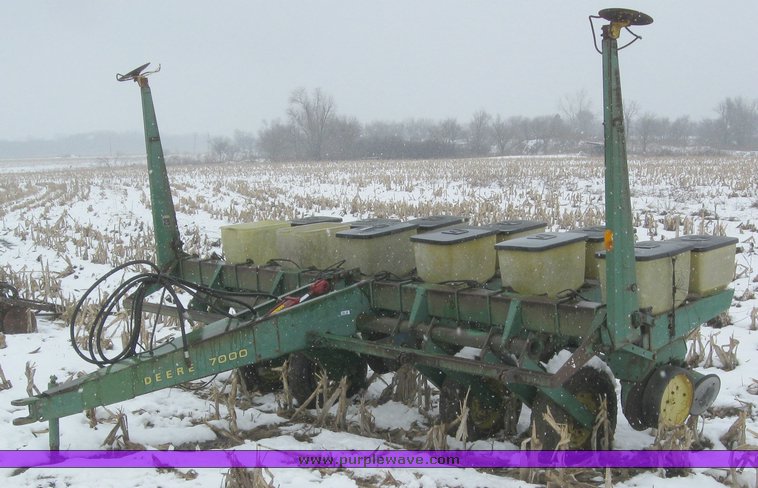 image for item 7704 John Deere 7000 six row planter