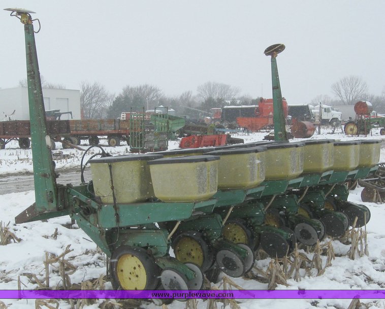 image for item 7704 John Deere 7000 six row planter