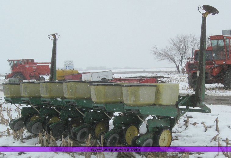 image for item 7704 John Deere 7000 six row planter