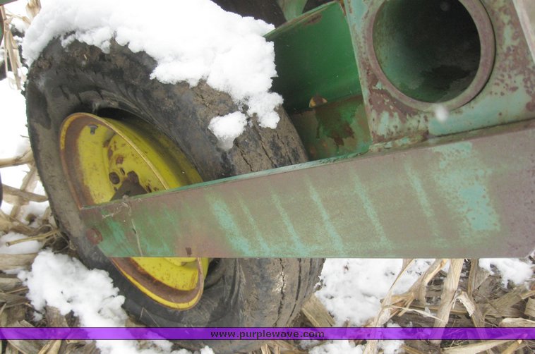 image for item 7704 John Deere 7000 six row planter
