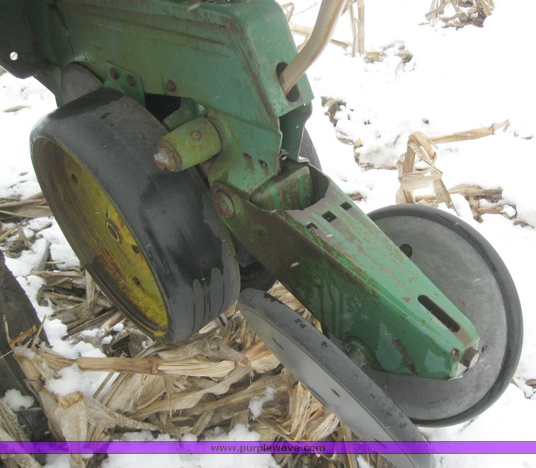 image for item 7704 John Deere 7000 six row planter