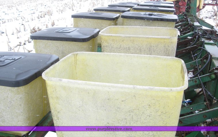 image for item 7704 John Deere 7000 six row planter