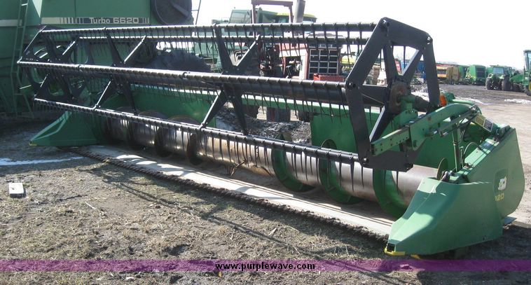 image for item 7723 1993 John Deere 920 flex platform