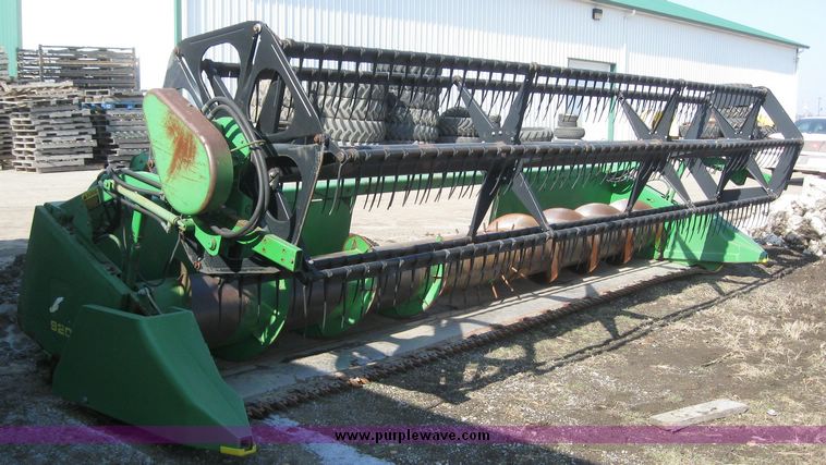 image for item 7723 1993 John Deere 920 flex platform