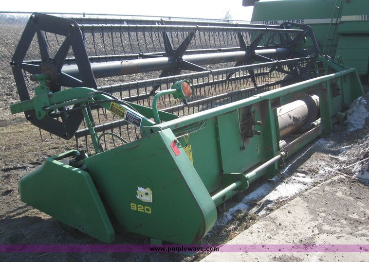 image for item 7723 1993 John Deere 920 flex platform