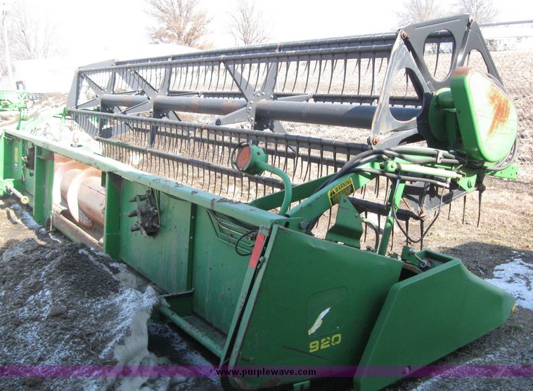 image for item 7723 1993 John Deere 920 flex platform