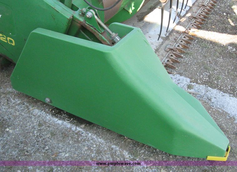 image for item 7723 1993 John Deere 920 flex platform