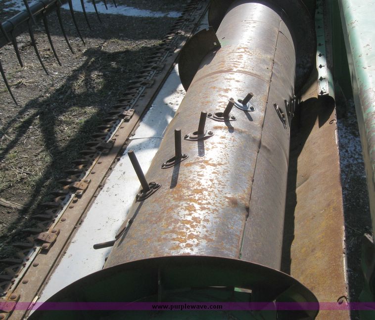 image for item 7723 1993 John Deere 920 flex platform