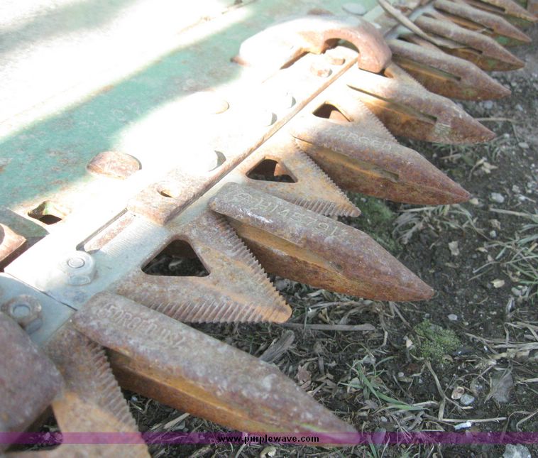 image for item 7723 1993 John Deere 920 flex platform