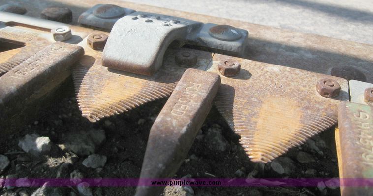 image for item 7723 1993 John Deere 920 flex platform