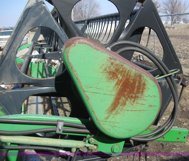 image for item 7723 1993 John Deere 920 flex platform