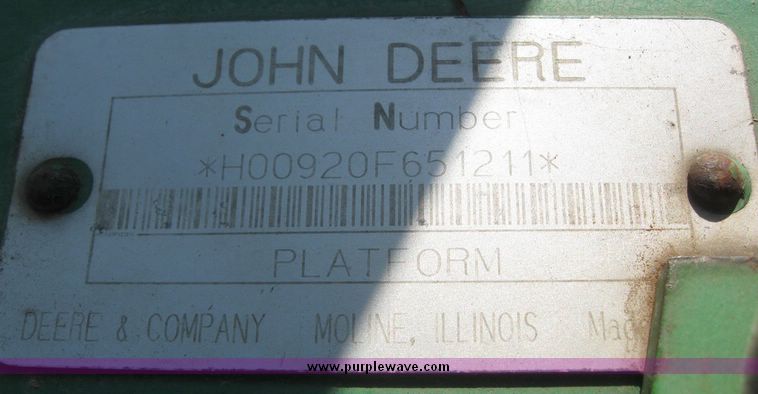 image for item 7723 1993 John Deere 920 flex platform