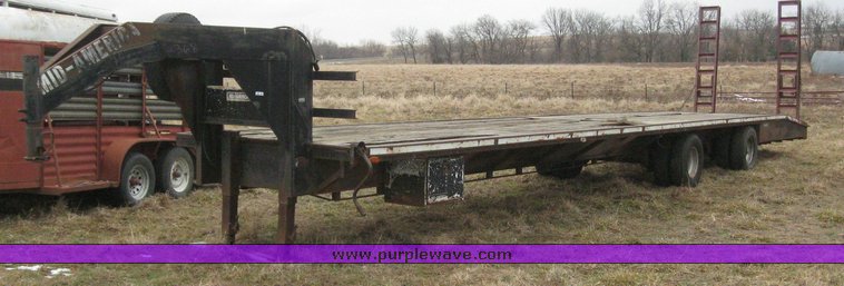 image for item 7726 1994 Mid America 42' goose neck trailer