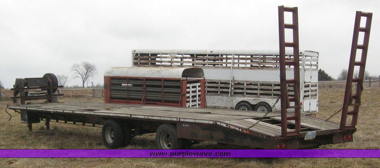 image for item 7726 1994 Mid America 42' goose neck trailer