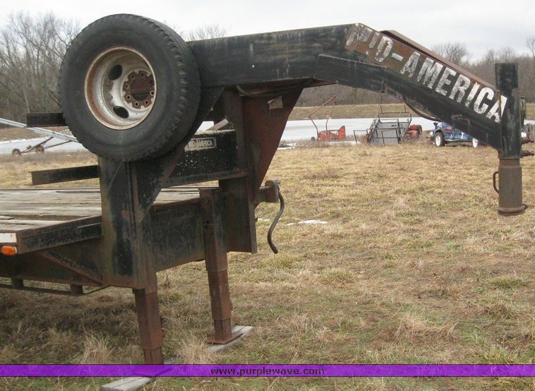 image for item 7726 1994 Mid America 42' goose neck trailer
