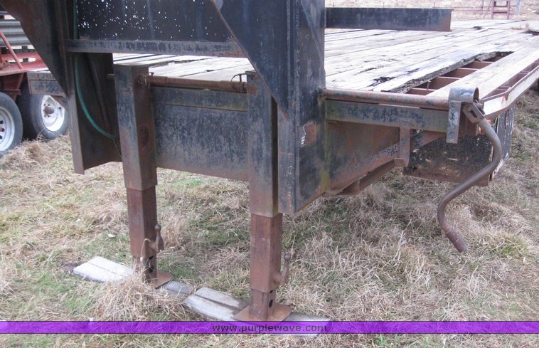 image for item 7726 1994 Mid America 42' goose neck trailer