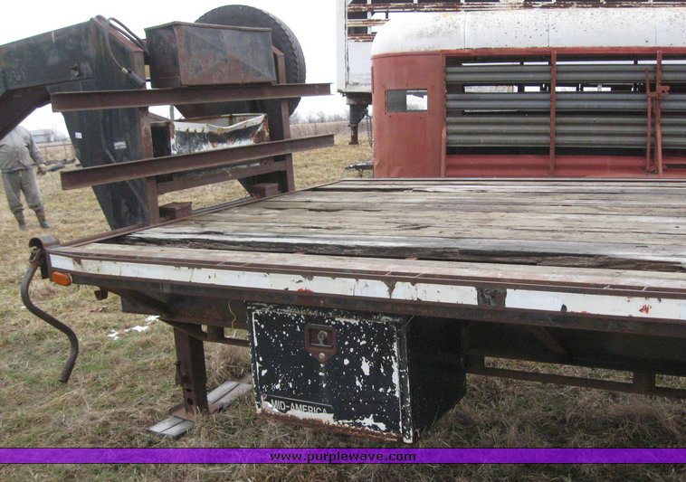 image for item 7726 1994 Mid America 42' goose neck trailer