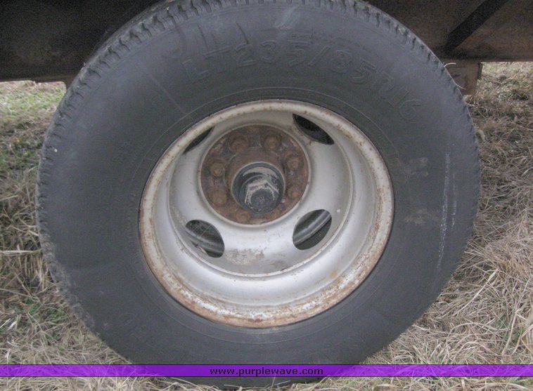 image for item 7726 1994 Mid America 42' goose neck trailer