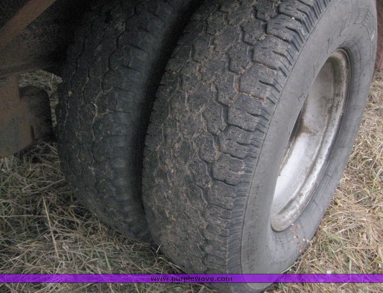 image for item 7726 1994 Mid America 42' goose neck trailer