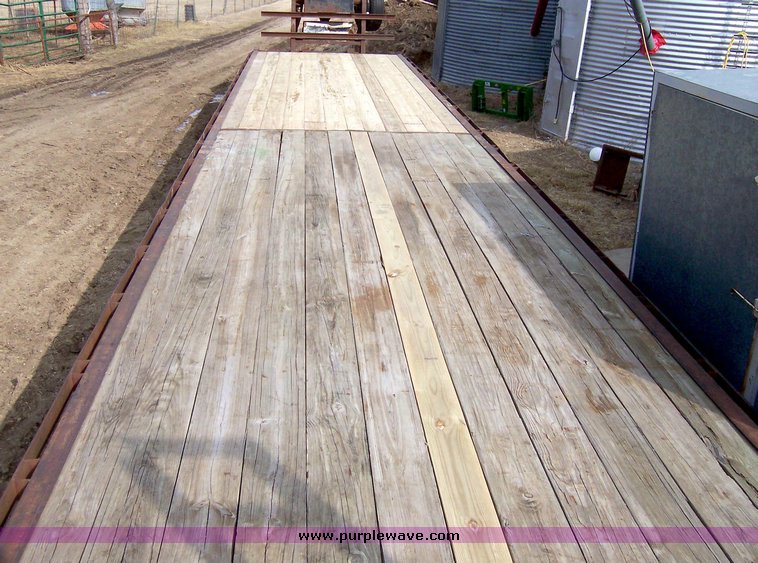 image for item 7726 1994 Mid America 42' goose neck trailer