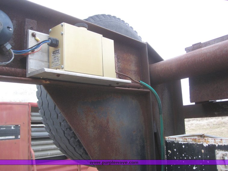 image for item 7726 1994 Mid America 42' goose neck trailer