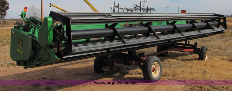 image for item 8033 2001 John Deere 930R rigid platform header