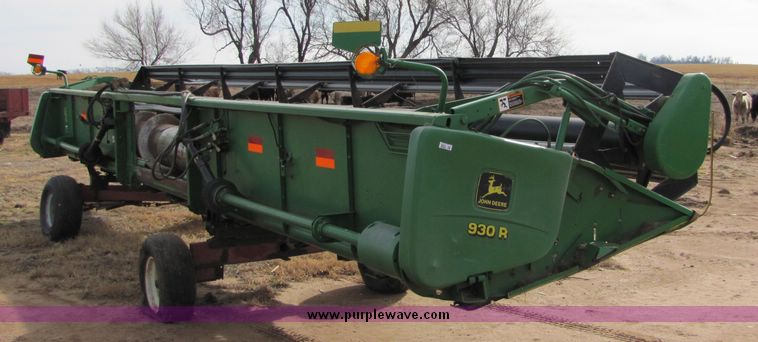 image for item 8033 2001 John Deere 930R rigid platform header