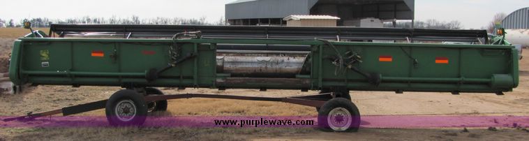 image for item 8033 2001 John Deere 930R rigid platform header