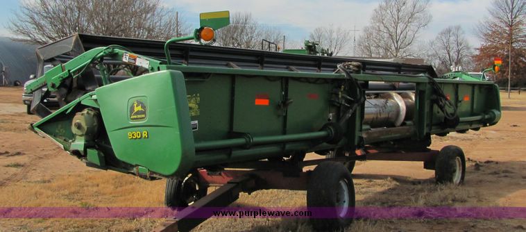 image for item 8033 2001 John Deere 930R rigid platform header