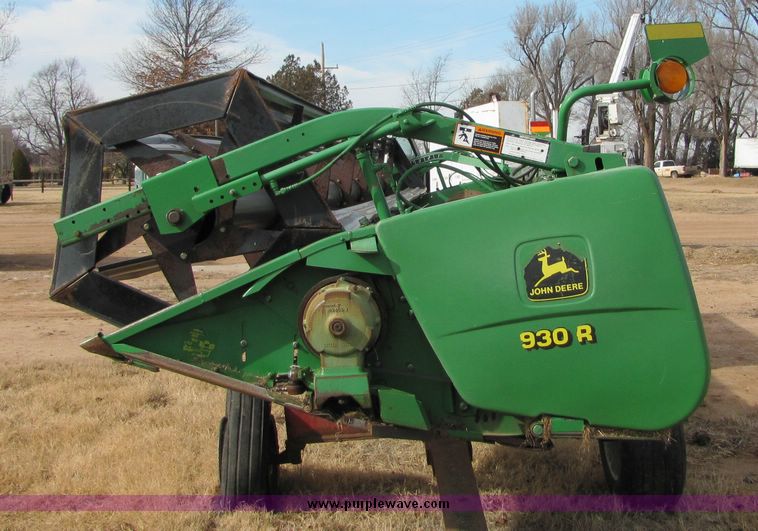 image for item 8033 2001 John Deere 930R rigid platform header