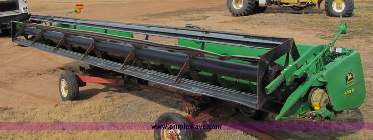 image for item 8033 2001 John Deere 930R rigid platform header