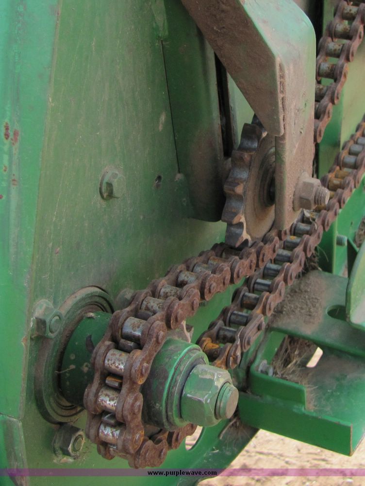 image for item 8033 2001 John Deere 930R rigid platform header