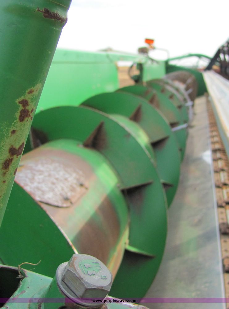 image for item 8033 2001 John Deere 930R rigid platform header