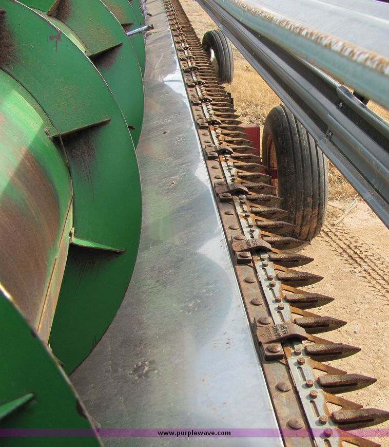 image for item 8033 2001 John Deere 930R rigid platform header