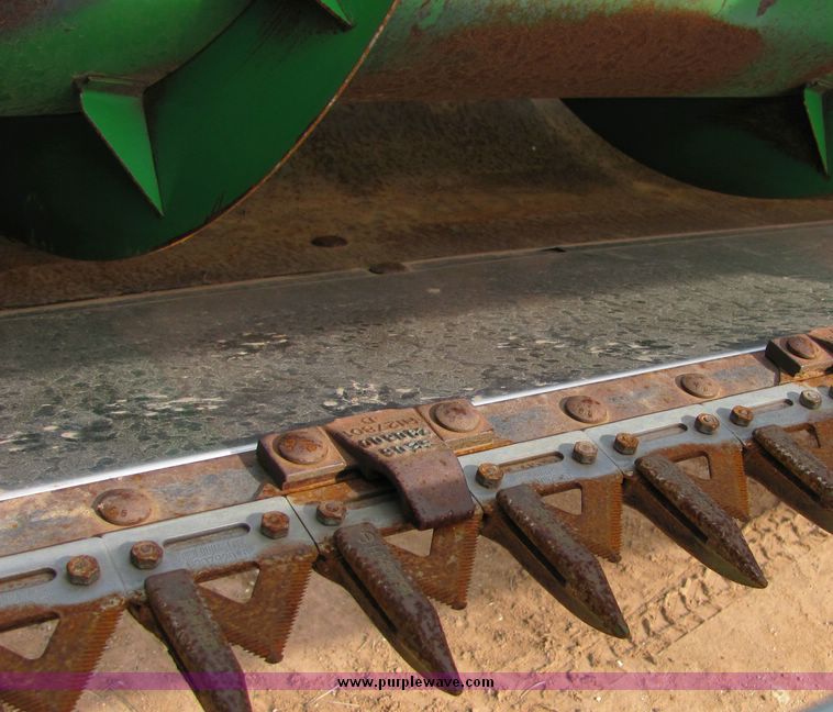 image for item 8033 2001 John Deere 930R rigid platform header